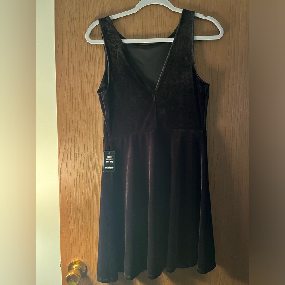 Size Medium NWT Black Velvet Dress